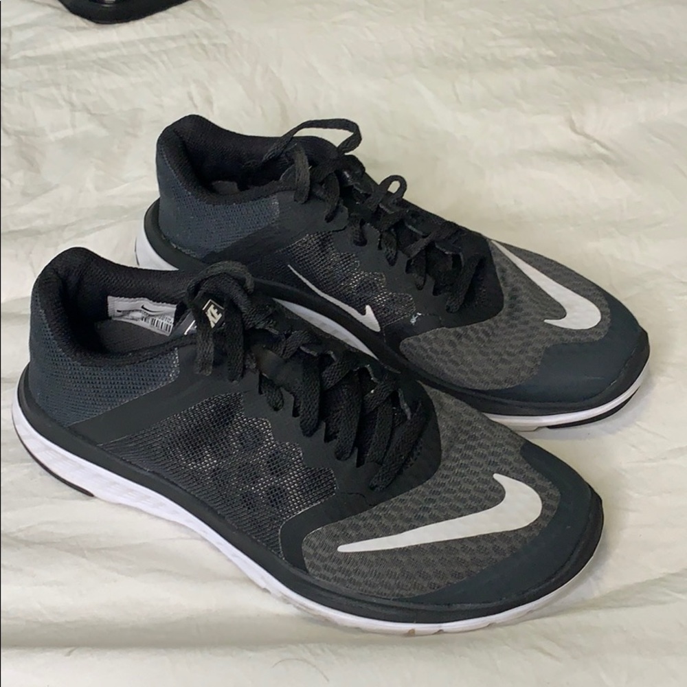 Black Nike FS Lite Run 3 sneakers